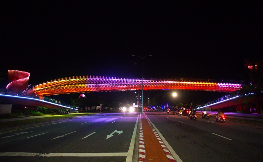 Choáng ngợp trước vẻ đẹp của cây cầu đi bộ 42 tỷ đồng đầu tiên ven biển Đà Nẵng - Ảnh 16.
