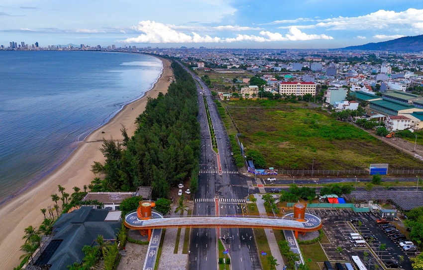Choáng ngợp trước vẻ đẹp của cây cầu đi bộ 42 tỷ đồng đầu tiên ven biển Đà Nẵng - Ảnh 2.