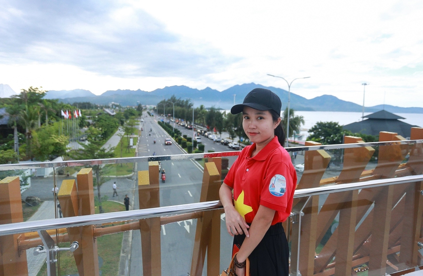 Choáng ngợp trước vẻ đẹp của cây cầu đi bộ 42 tỷ đồng đầu tiên ven biển Đà Nẵng - Ảnh 15.