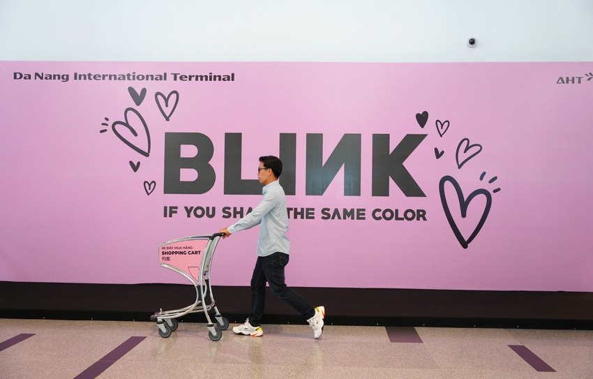 Nh&agrave; ga Quốc tế Đ&agrave; Nẵng g&acirc;y bất ngờ khi phủ hồng đen hưởng ứng kh&ocirc;ng kh&iacute; đ&oacute;n BLACKPINK - Ảnh 6.