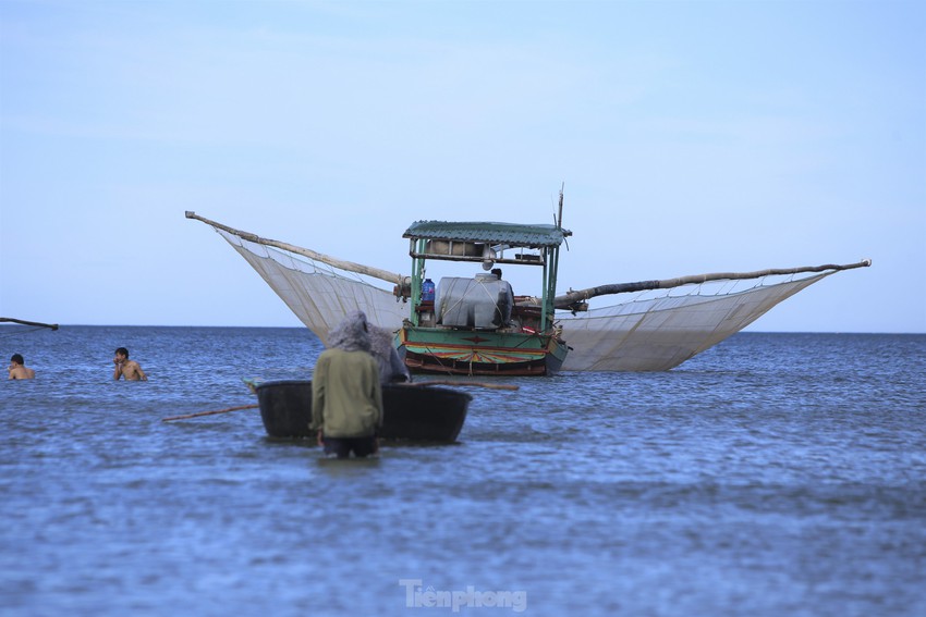 Biệt thự mọc như nấm ở làng xuất khẩu lao động giàu nhất Hà Tĩnh - Ảnh 4.