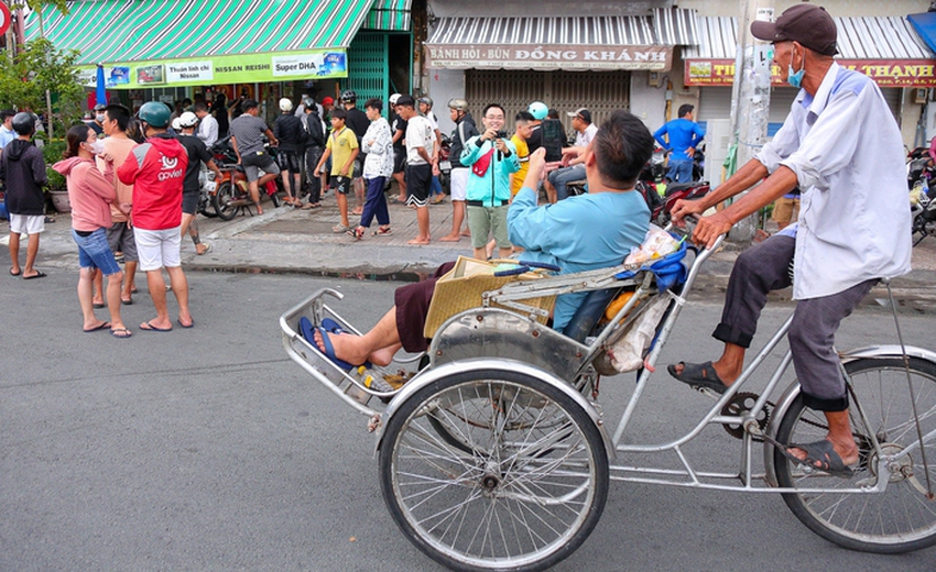 Hàng trăm thanh niên hào hứng giật cô hồn ngày Rằm tháng 7 ở TPHCM - Ảnh 6.