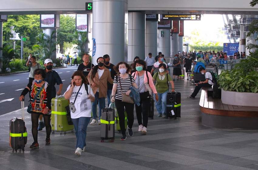Sân bay Đà Nẵng nườm nượp du khách ngày đầu nghỉ lễ 2/9 - Ảnh 11.