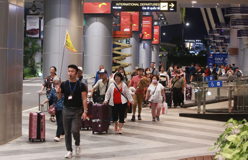 Sân bay Đà Nẵng nườm nượp du khách ngày đầu nghỉ lễ 2/9 - Ảnh 14.