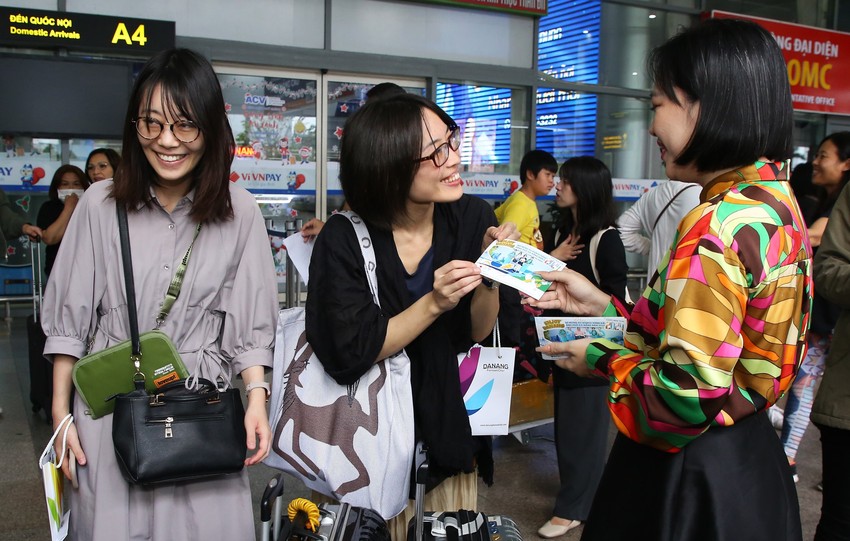 Hơn 15.000 du khách xông đất Đà Nẵng ngày đầu năm mới qua đường hàng không - Ảnh 8.