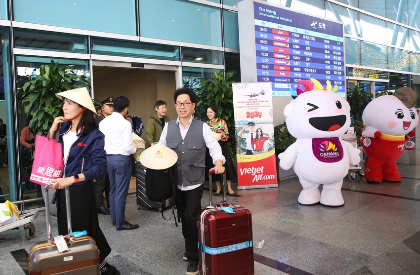 Hơn 15.000 du khách xông đất Đà Nẵng ngày đầu năm mới qua đường hàng không - Ảnh 6.