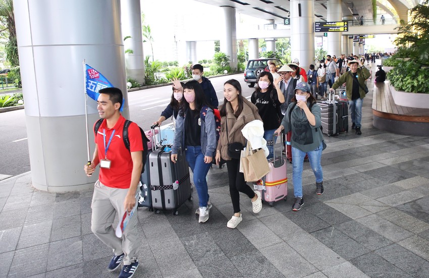 Hơn 15.000 du khách xông đất Đà Nẵng ngày đầu năm mới qua đường hàng không - Ảnh 10.