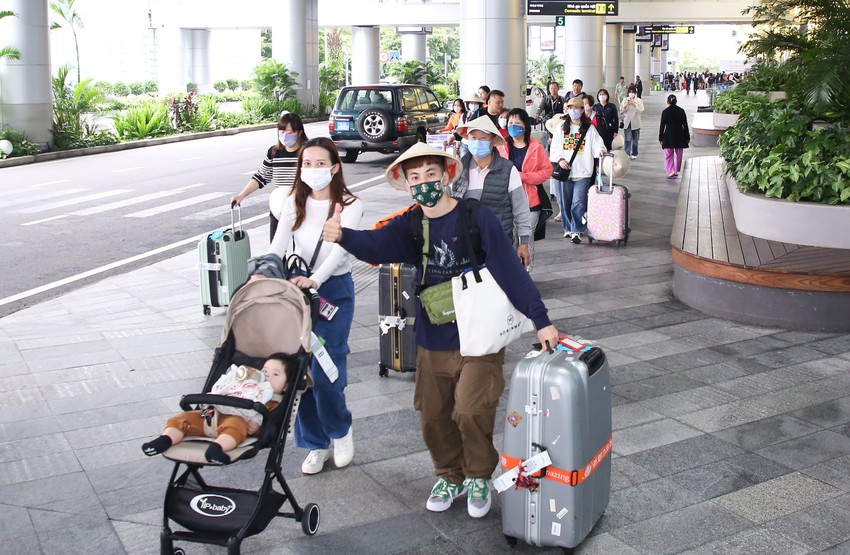 Hơn 15.000 du khách xông đất Đà Nẵng ngày đầu năm mới qua đường hàng không - Ảnh 12.