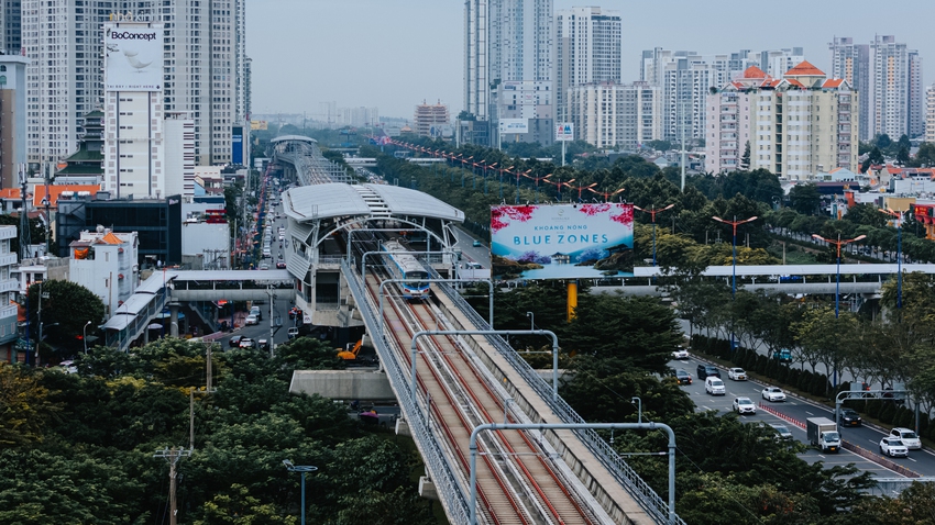 Ngỡ ngàng khung cảnh bên trong Metro số 1 trong những ngày người dân được trải nghiệm: "Còn hơn trong phim"- Ảnh 4.