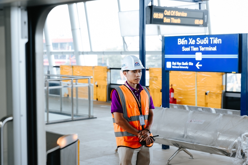 Ngỡ ngàng khung cảnh bên trong Metro số 1 trong những ngày người dân được trải nghiệm: "Còn hơn trong phim"- Ảnh 29.