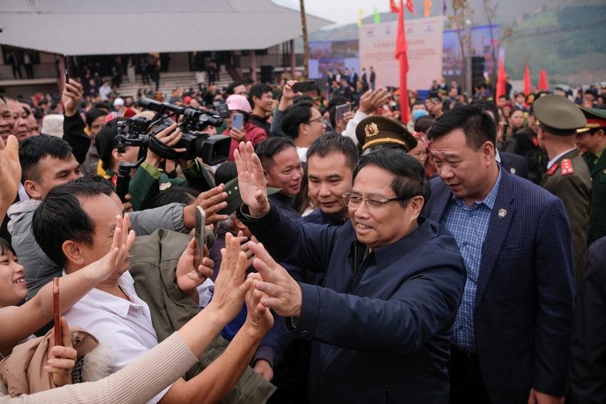 Làng Nủ sáng nay: Vui ngày "hồi sinh", bà con nô nức dậy từ sớm để về nhà mới- Ảnh 18.