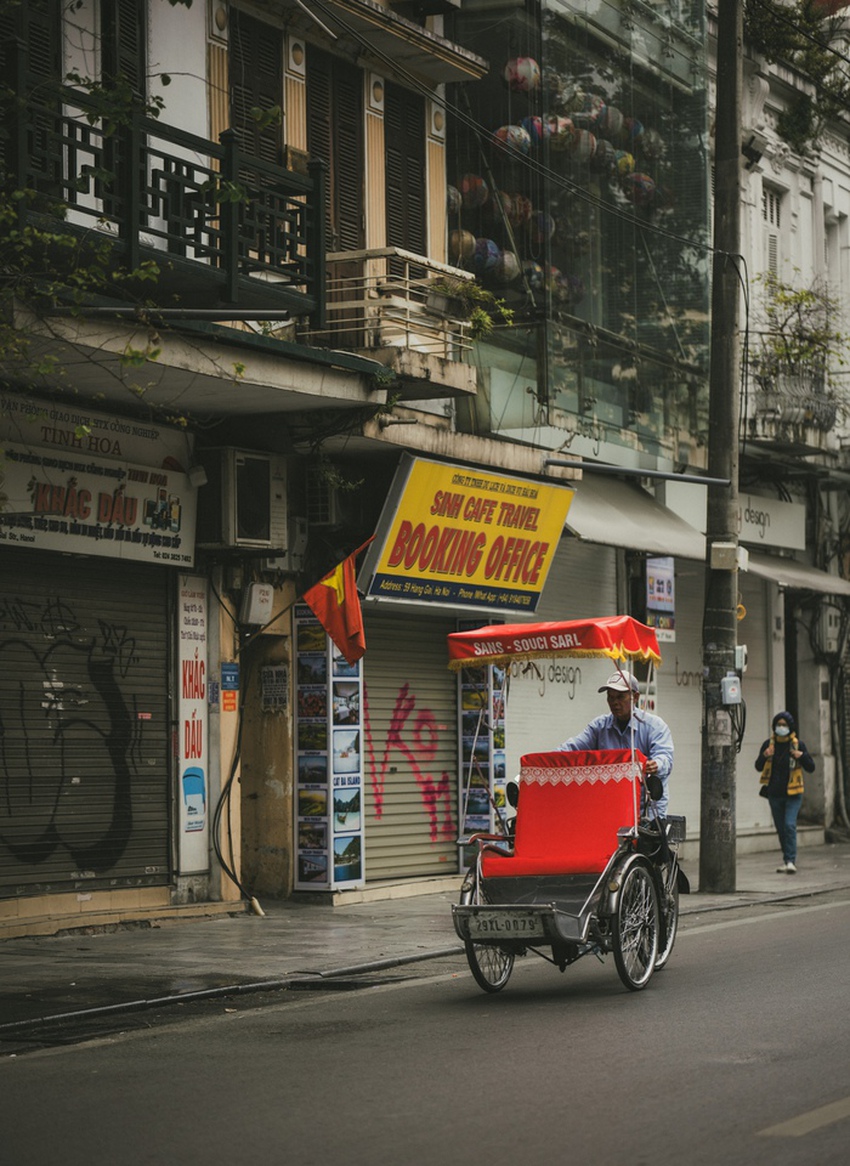 H&agrave; Nội s&aacute;ng sớm đầu ti&ecirc;n năm Gi&aacute;p Th&igrave;n: Vắng vẻ lạ thường m&agrave; sao đẹp v&agrave; y&ecirc;u đến thế! - Ảnh 5.