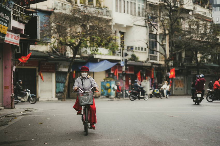 H&agrave; Nội s&aacute;ng sớm đầu ti&ecirc;n năm Gi&aacute;p Th&igrave;n: Vắng vẻ lạ thường m&agrave; sao đẹp v&agrave; y&ecirc;u đến thế! - Ảnh 10.