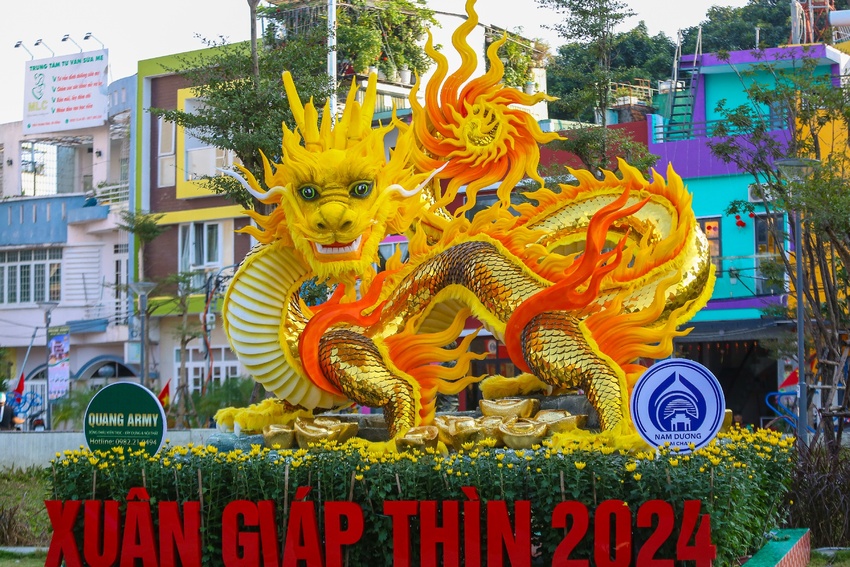 Ảnh, clip: Dàn linh vật rồng độc đáo ở Đà Nẵng chưa hoàn thành đã thu hút ngàn người đến chiêm ngưỡng - Ảnh 5.