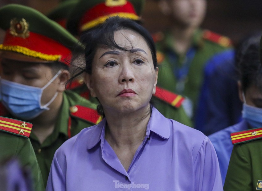 Gương mặt thất thần của bà Trương Mỹ Lan sau khi bị đề nghị tuyên án tử - Ảnh 4.