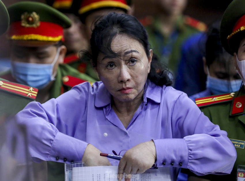 Gương mặt thất thần của bà Trương Mỹ Lan sau khi bị đề nghị tuyên án tử - Ảnh 1.