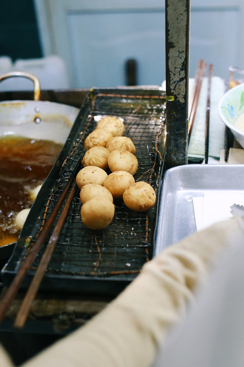 Xe bánh tiêu chảnh nhất Việt Nam: Mở bán nhưng 15 phút sau báo... hết bánh, bà chủ không trả lời bất kỳ câu hỏi nào! - Ảnh 10.