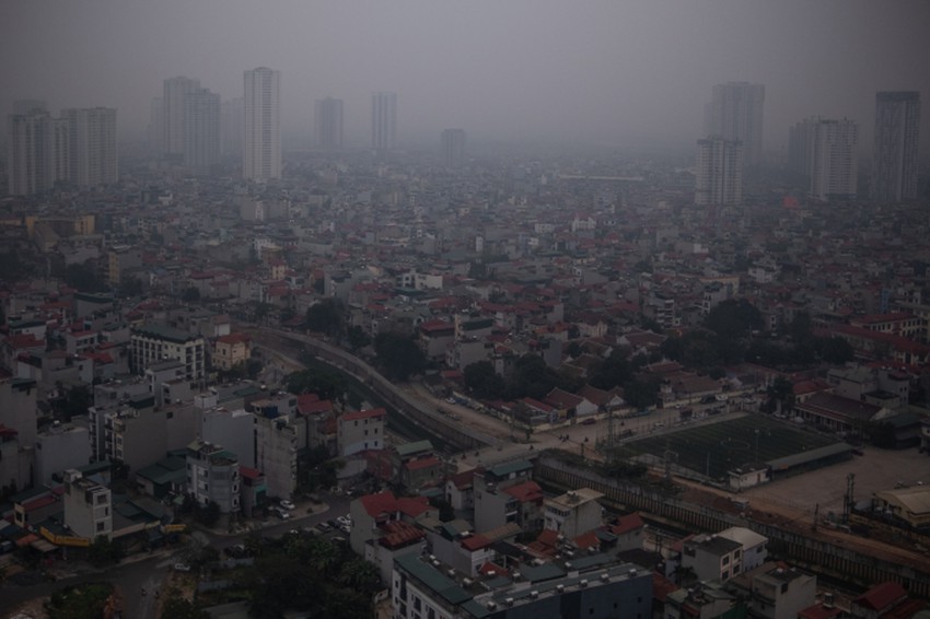 H&agrave; Nội s&aacute;ng nay: &Ocirc; nhiễm bủa v&acirc;y, người d&acirc;n tập thể dục trong kh&ocirc;ng kh&iacute; ở mức độc hại - Ảnh 1.