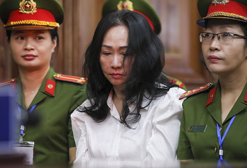 Hình ảnh bà Trương Mỹ Lan cùng các bị cáo trước giờ tuyên án - Ảnh 2.