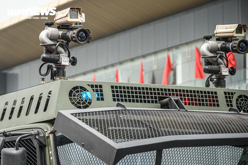 Cận cảnh d&agrave;n xe đặc chủng chống khủng bố của Cảnh s&aacute;t cơ động - Ảnh 10.