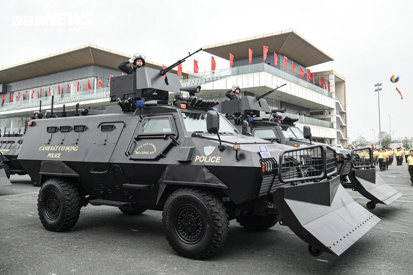 Cận cảnh dàn xe đặc chủng chống khủng bố của Cảnh sát cơ động - Ảnh 7.