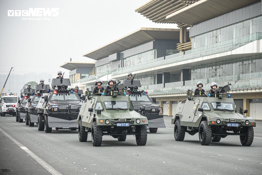 Cận cảnh dàn xe đặc chủng chống khủng bố của Cảnh sát cơ động - Ảnh 3.