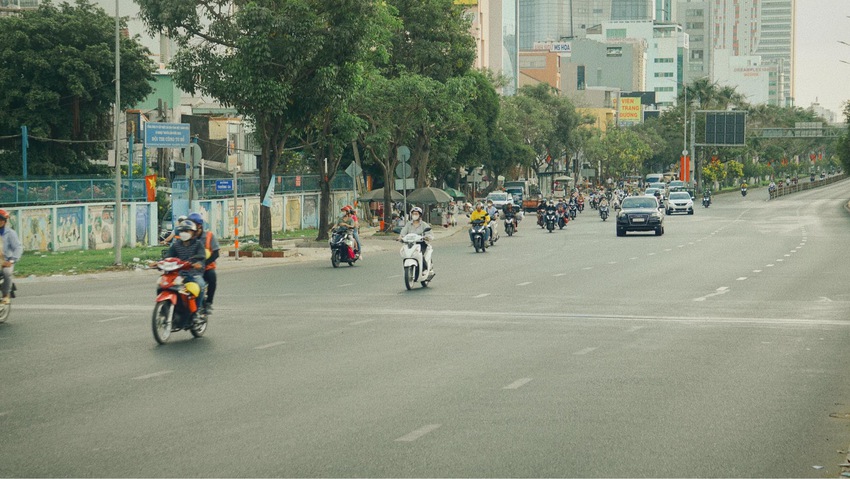 Thứ 2 đầu tuần không kẹt xe, không chấm công, chẳng phải họp hành, TP.HCM thật thong thả! - Ảnh 7.