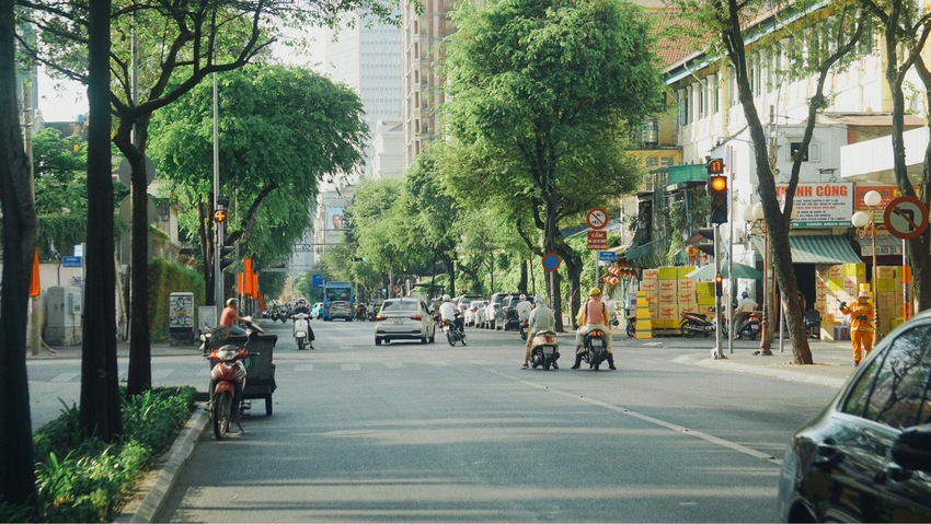 Thứ 2 đầu tuần không kẹt xe, không chấm công, chẳng phải họp hành, TP.HCM thật thong thả! - Ảnh 9.