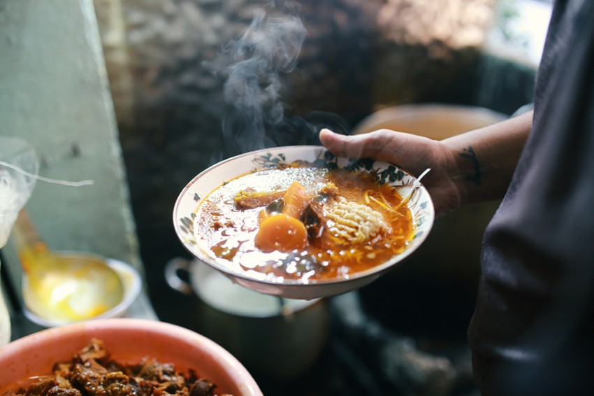 Hai anh em gốc Ấn tiếp quản tiệm b&ograve; kho nổi tiếng gần 30 năm ở TP.HCM, người ngh&egrave;o được ăn với gi&aacute; rẻ như cho - Ảnh 5.