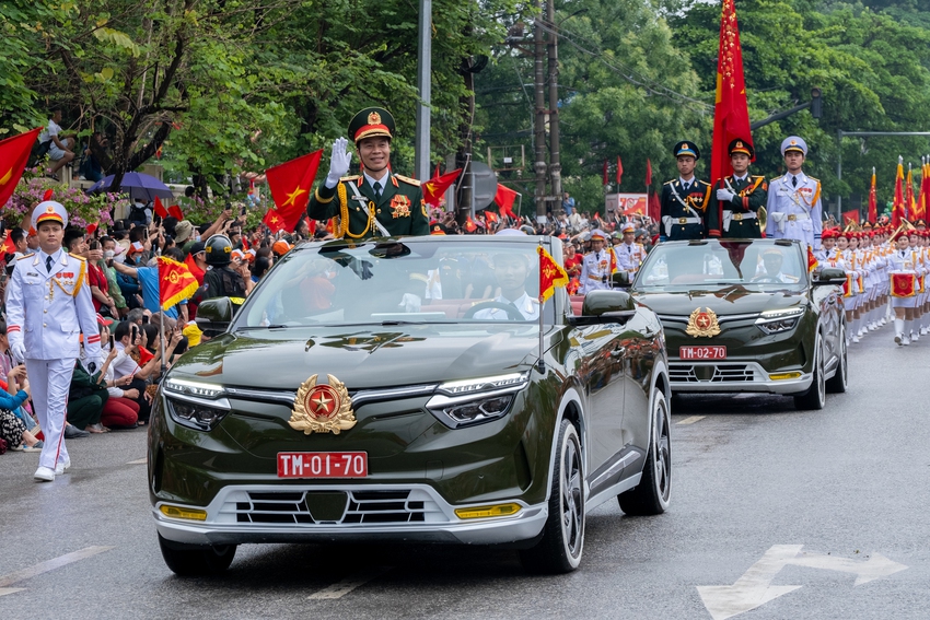 Những ánh mắt tràn ngập tự hào của quân và dân ta trong lễ diễu binh, diễu hành kỷ niệm 70 năm Chiến thắng Điện Biên Phủ - Ảnh 12.
