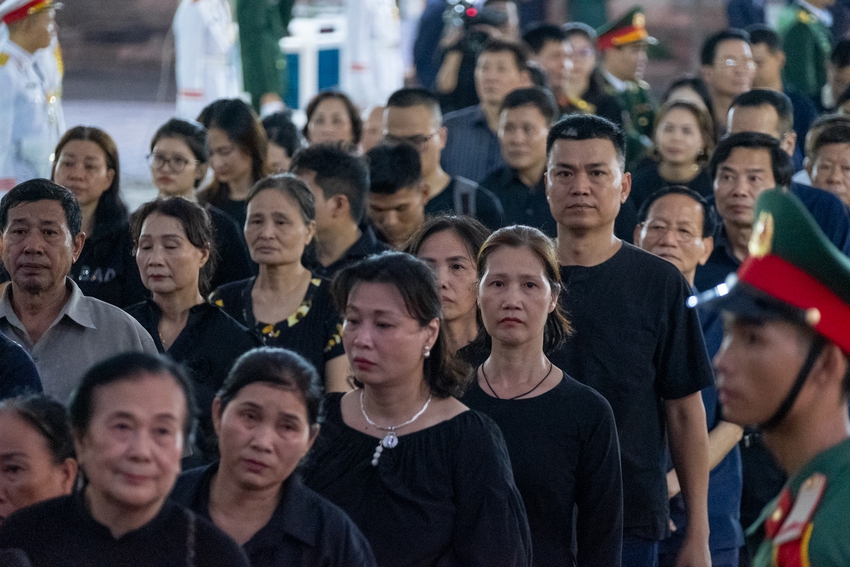 Lễ viếng Tổng Bí thư Nguyễn Phú Trọng tại Nhà Tang lễ Quốc gia đã kéo dài đến 24h để phục vụ người dân- Ảnh 21.