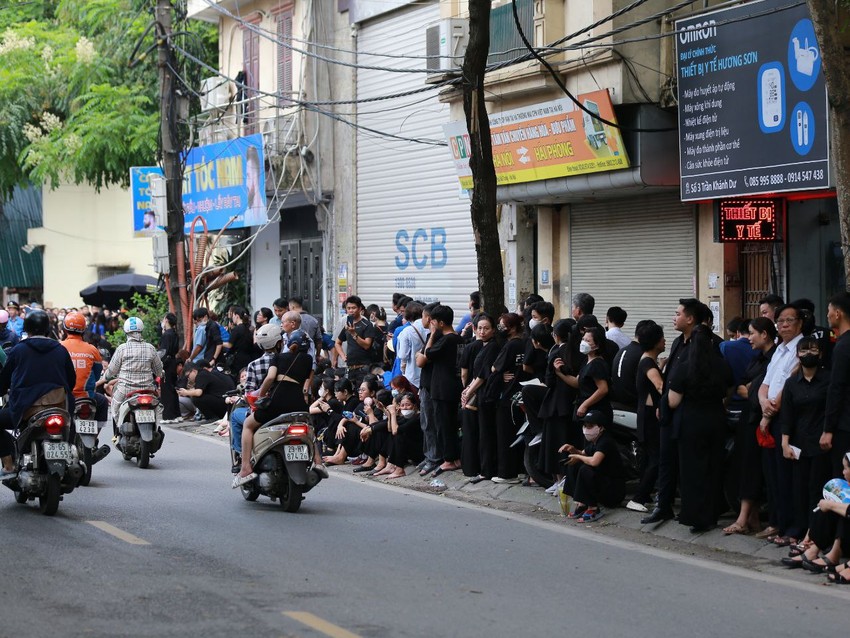 Lễ viếng Tổng Bí thư Nguyễn Phú Trọng tại Nhà Tang lễ Quốc gia đã kéo dài đến 24h để phục vụ người dân- Ảnh 2.