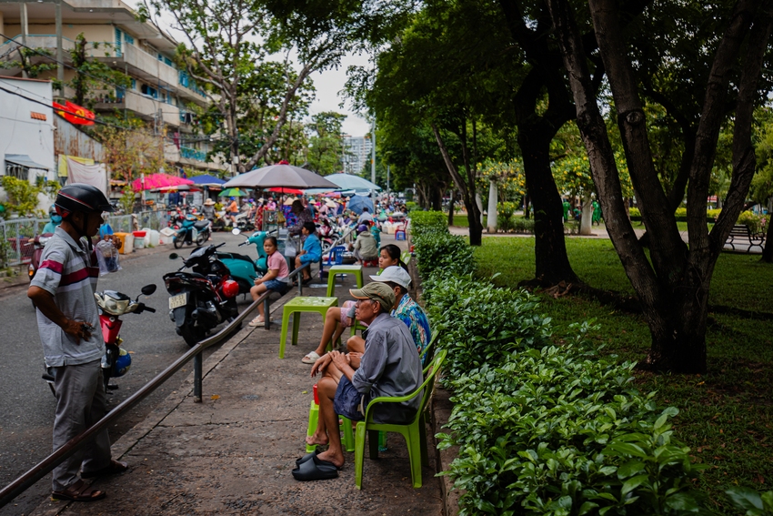 Chùm ảnh hai thế giới song song giữa lòng TP.HCM: Bức tranh tương phản về chỗ ở- Ảnh 7.