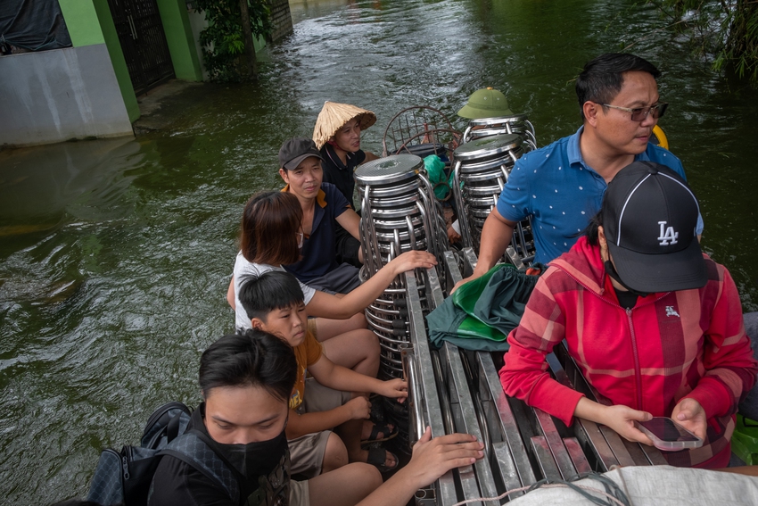 Toàn cảnh cuộc sống người dân ngoại thành Hà Nội bên trong những ngôi nhà nằm giữa "rốn lũ" Chương Mỹ - Ảnh 9.