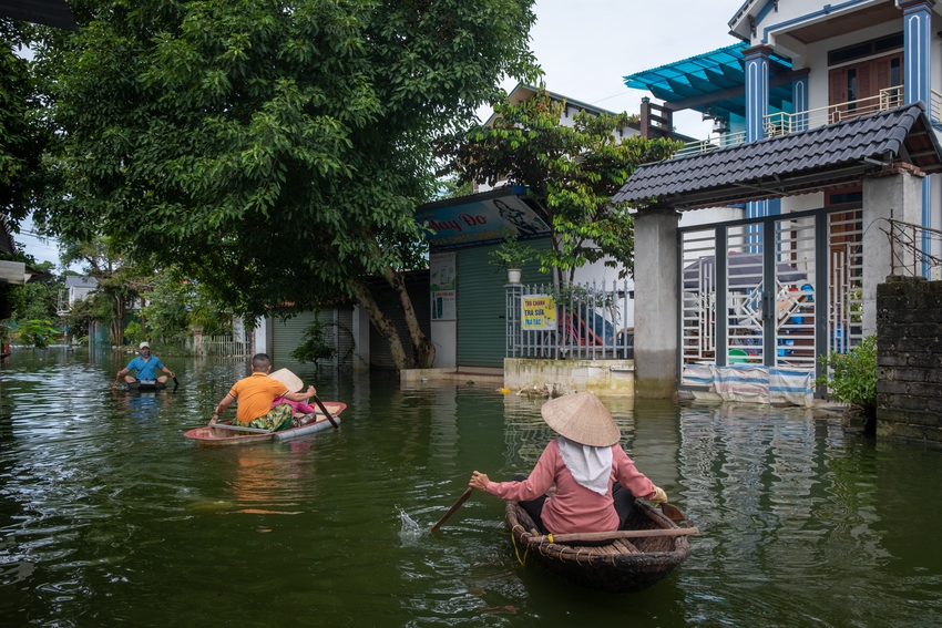 Toàn cảnh cuộc sống người dân ngoại thành Hà Nội bên trong những ngôi nhà nằm giữa "rốn lũ" Chương Mỹ - Ảnh 12.