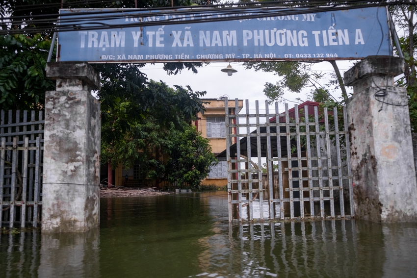 Toàn cảnh cuộc sống người dân ngoại thành Hà Nội bên trong những ngôi nhà nằm giữa "rốn lũ" Chương Mỹ - Ảnh 7.