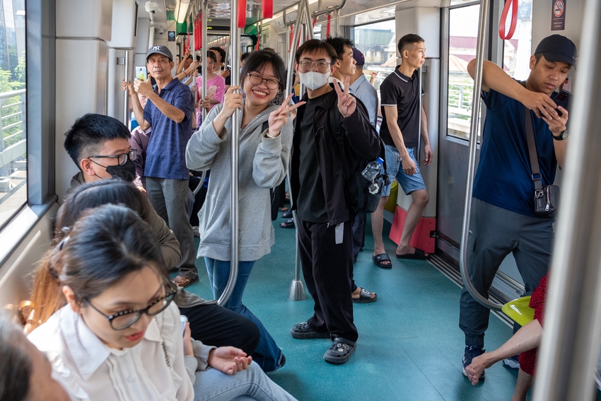 Metro Nhổn - ga Hà Nội bắt đầu đón những vị khách đầu tiên, nhiều trải nghiệm vô cùng thú vị!- Ảnh 29.
