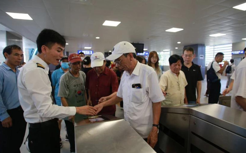 Metro Nhổn - ga Hà Nội bắt đầu đón những vị khách đầu tiên, nhiều trải nghiệm vô cùng thú vị!- Ảnh 34.