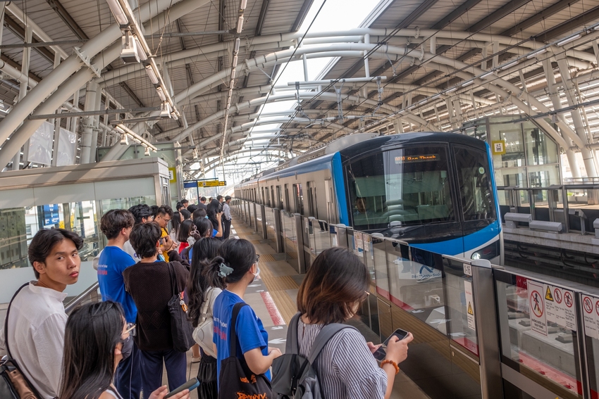 Hình ảnh ở Metro Bến Thành - Suối Tiên trong ngày đầu tiên thu phí- Ảnh 13.