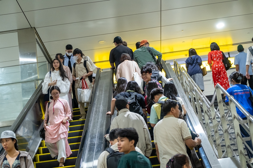 Hình ảnh ở Metro Bến Thành - Suối Tiên trong ngày đầu tiên thu phí- Ảnh 3.