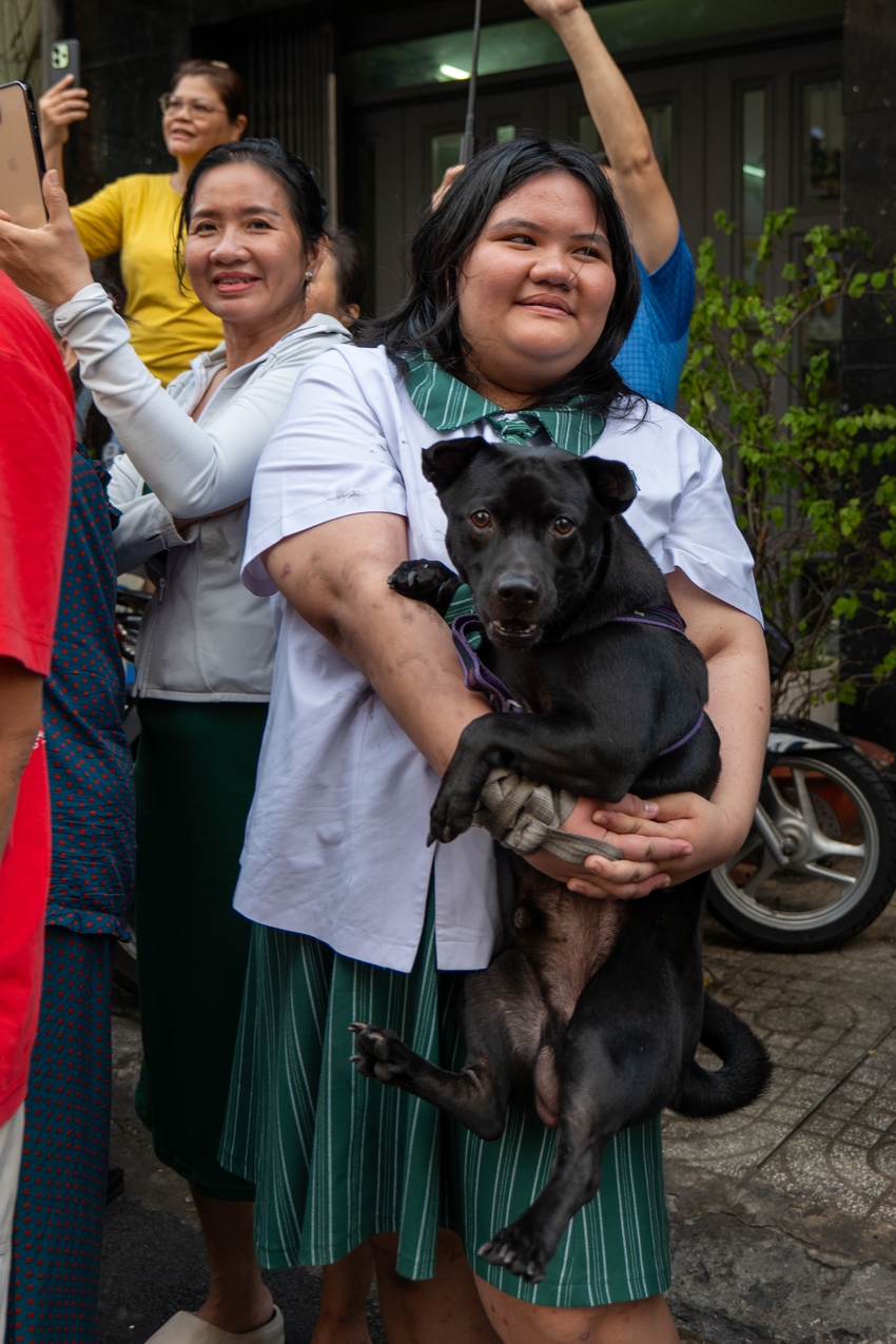 Hàng nghìn người TP.HCM háo hức, đứng chật kín 2 bên đường để chiêm ngưỡng màn trình diễn đón Tết Nguyên Tiêu - Ảnh 19.