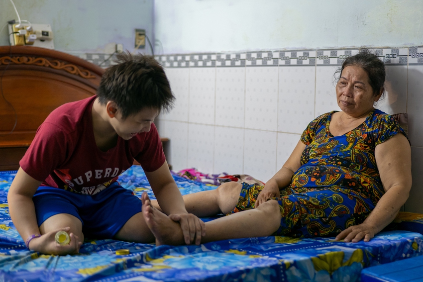 Nuôi đứa con bại não của cô gái quán bia suốt 25 năm, bà bán vé số đau đáu: "Phương ơi, con có còn sống không?"- Ảnh 12.