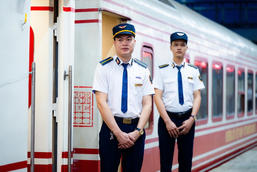 Điều đặc biệt diễn ra sáng nay: Chuyến tàu đầu tiên đưa bác sĩ từ Hà Nội đến Bệnh viện Bạch Mai cơ sở 2 làm việc - Ảnh 6.