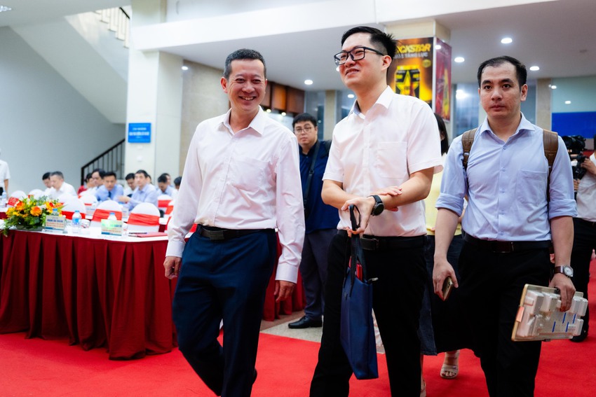 Điều đặc biệt diễn ra s&aacute;ng nay: Chuyến t&agrave;u đầu ti&ecirc;n đưa b&aacute;c sĩ từ H&agrave; Nội đến Bệnh viện Bạch Mai cơ sở 2 l&agrave;m việc - Ảnh 13.