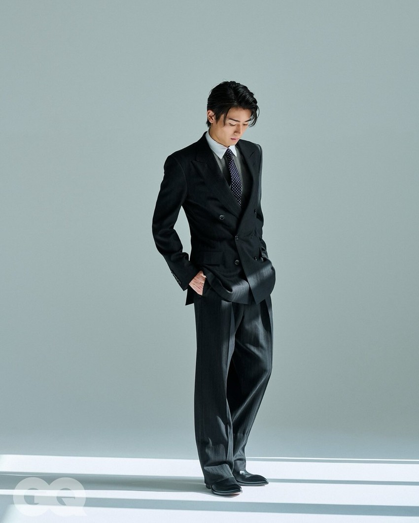 Chàng thơ "high fashion" độc thân đắt giá của tuyển Nhật: Lưu loát 3 thứ tiếng, thò mặt ra là fangirl châu Á điên đảo - Ảnh 2.