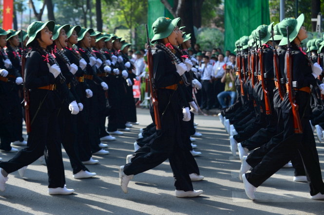 6000-nguoi-tham-gia-tong-duyet-dieu-binh-mittinh-mung-30-4_20150426183722773.jpg