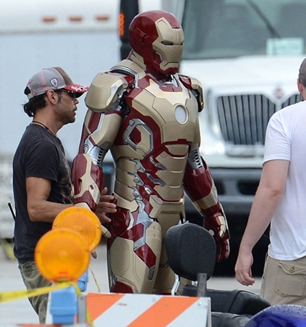 "Iron-Man 3" dụ khị fan ấn "like" 4