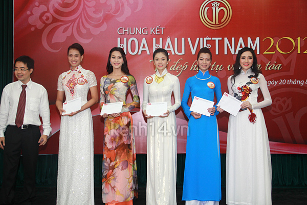 ngoc-han-xuat-hien-trong-hop-bao-hhvn