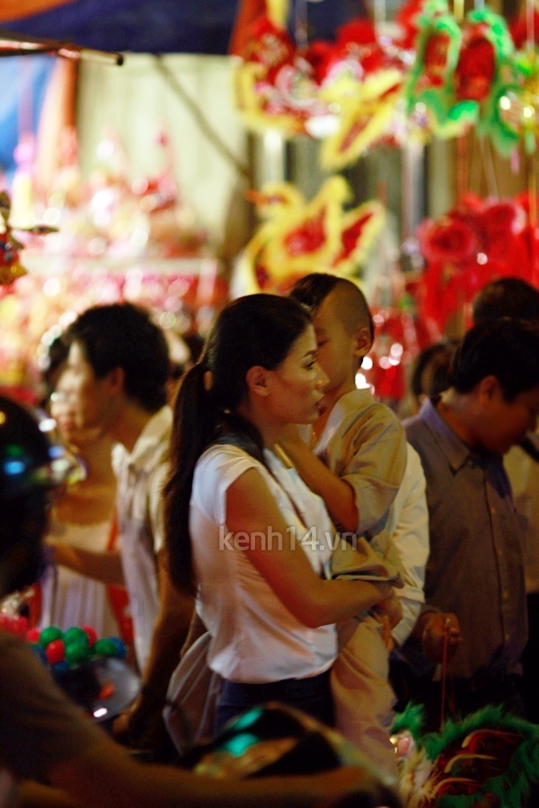 trang-tran-cong-chu-tieu-di-dao-pho-long-den