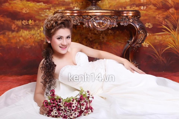 lam-chi-khanh-khoe-anh-cuoi-toan-than